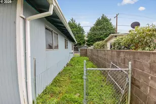 550 N Wasson St, Coos Bay, OR 97420 - Photo 25