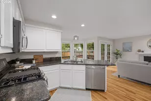 8917 SW 51st Ave, Portland, OR 97219 - Photo 9