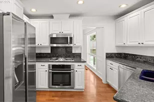 12241 SW 18th Ave, Portland, OR 97219 - Photo 11