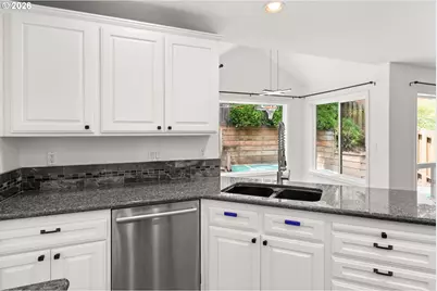 12241 SW 18th Ave, Portland, OR 97219 - Photo 9