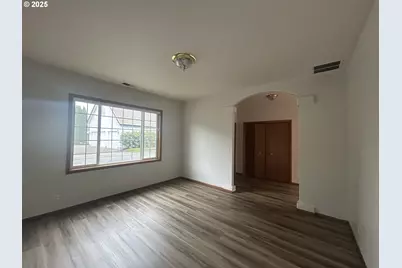 1880 Lake Cove Ave, Eugene, OR 97408 - Photo 11