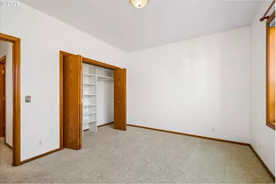 1880 Lake Cove Ave, Eugene, OR 97408 - Photo 11