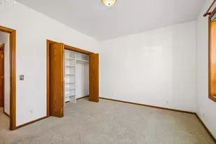 1880 Lake Cove Ave, Eugene, OR 97408 - Photo 11