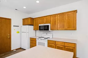 1880 Lake Cove Ave, Eugene, OR 97408 - Photo 23