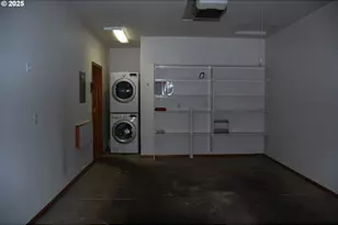 1880 Lake Cove Ave, Eugene, OR 97408 - Photo 23