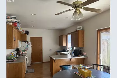 1880 Lake Cove Ave, Eugene, OR 97408 - Photo 5