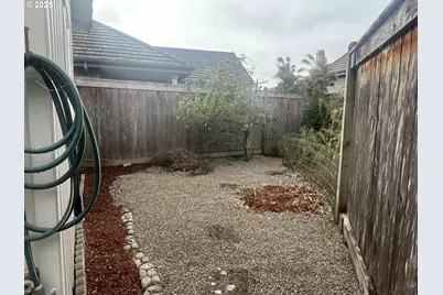 1880 Lake Cove Ave, Eugene, OR 97408 - Photo 21