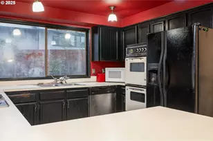 6170 SW Cherryhill Dr, Beaverton, OR 97008 - Photo 9