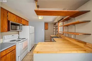 260 35th St, Springfield, OR 97478 - Photo 5