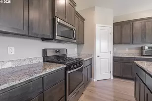 1940 NW 23rd St, McMinnville, OR 97128 - Photo 9