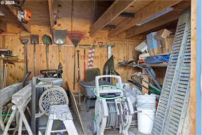 339 NE South Shore Rd, Portland, OR 97211 - Photo 31