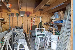 339 NE South Shore Rd, Portland, OR 97211 - Photo 31