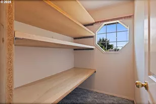 339 NE South Shore Rd, Portland, OR 97211 - Photo 17