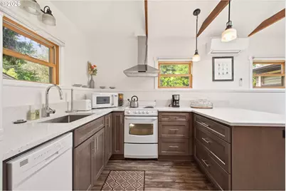 3286 NE Holman St, Portland, OR 97211 - Photo 33
