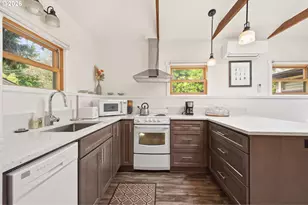 3286 NE Holman St, Portland, OR 97211 - Photo 33