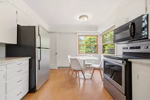 3286 NE Holman St, Portland, OR 97211 - Photo 11
