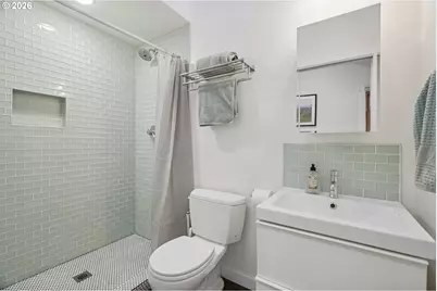 3286 NE Holman St, Portland, OR 97211 - Photo 37