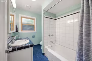 3286 NE Holman St, Portland, OR 97211 - Photo 17