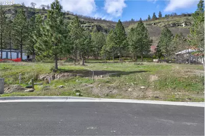 2442 W 15th St #39, The Dalles, OR 97058 - Photo 3