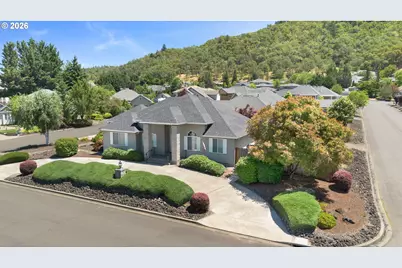 147 Wingfoot Ct, Winchester, OR 97495 - Photo 5