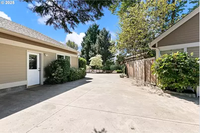 4385 Berry Ln, Eugene, OR 97404 - Photo 31