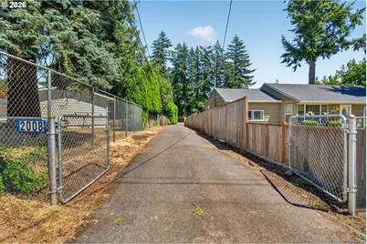 2008 SE 143rd Ave, Portland, OR 97233 - Photo 3
