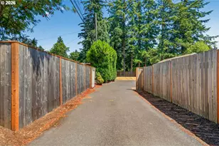 2008 SE 143rd Ave, Portland, OR 97233 - Photo 3