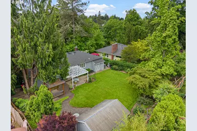 5025 SW Vermont St, Portland, OR 97219 - Photo 33