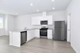 1171 Parkside Ave, Woodburn, OR 97071 - Photo 5