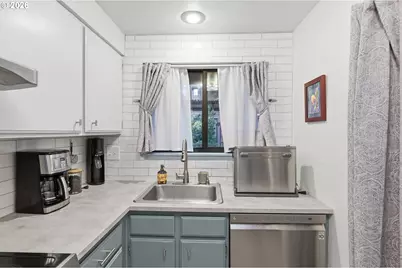 422 Stonewood Dr, Eugene, OR 97405 - Photo 5