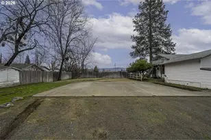 408 Oak Grove Rd, Medford, OR 97501 - Photo 25