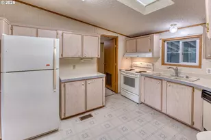 301 E Columbia Dr, Newberg, OR 97132 - Photo 13