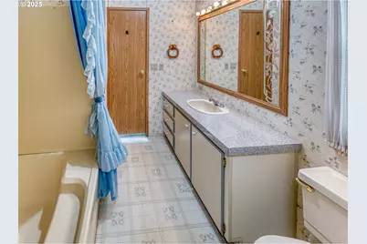 301 E Columbia Dr #61, Newberg, OR 97132 - Photo 27