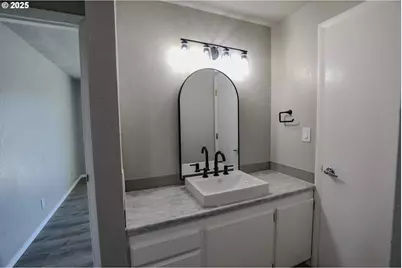 11 NW Mountain View Dr, Roseburg, OR 97471 - Photo 27