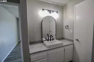 11 NW Mountain View Dr, Roseburg, OR 97471 - Photo 27