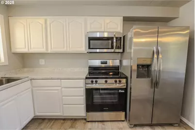 11 NW Mountain View Dr, Roseburg, OR 97471 - Photo 13