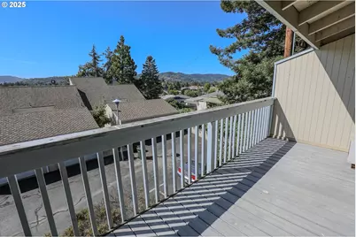 11 NW Mountain View Dr, Roseburg, OR 97471 - Photo 37