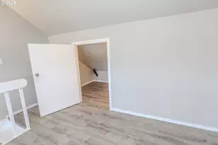 11 NW Mountain View Dr, Roseburg, OR 97471 - Photo 21