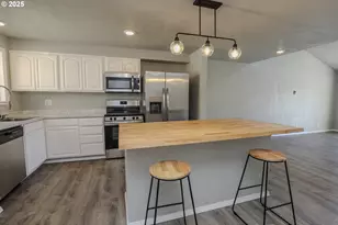 11 NW Mountain View Dr, Roseburg, OR 97471 - Photo 11