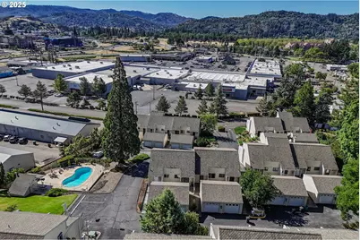 11 NW Mountain View Dr, Roseburg, OR 97471 - Photo 41