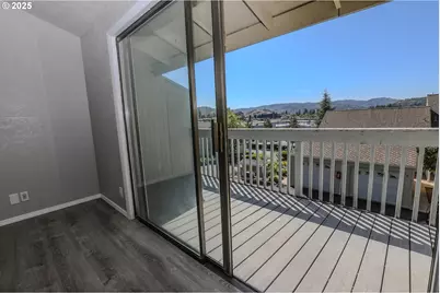 11 NW Mountain View Dr, Roseburg, OR 97471 - Photo 25