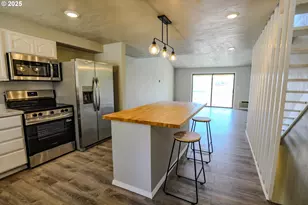 11 NW Mountain View Dr, Roseburg, OR 97471 - Photo 9