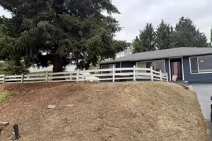 1038 N Myrtle Rd, Myrtle Creek, OR 97457 - Photo 3