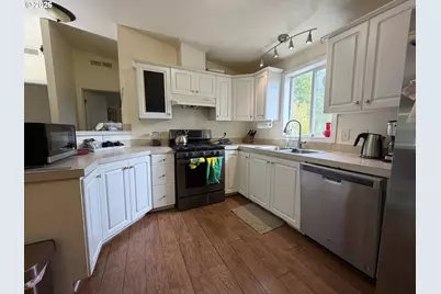 17021 Ferry Creek Heights Rd, Brookings, OR 97415 - Photo 5