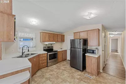 580 Shorepines Pl, Coos Bay, OR 97420 - Photo 9