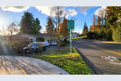 552 W D St, Springfield, OR 97477 - Photo 27