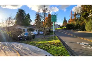 552 W D St, Springfield, OR 97477 - Photo 27