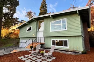 552 W D St, Springfield, OR 97477 - Photo 3