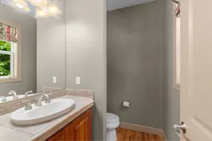 10027 NW Skyline Heights Dr, Portland, OR 97229 - Photo 17