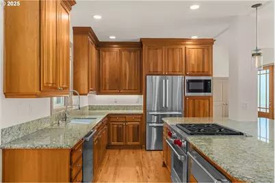 10027 NW Skyline Heights Dr, Portland, OR 97229 - Photo 13